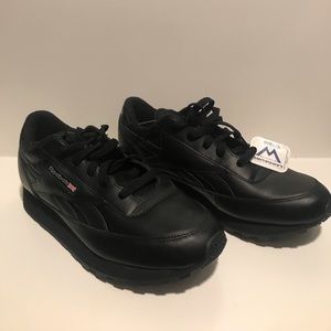🔥 WOMEN’S SIZE 8 REEBOK CLASSICS  NWOT 🔥